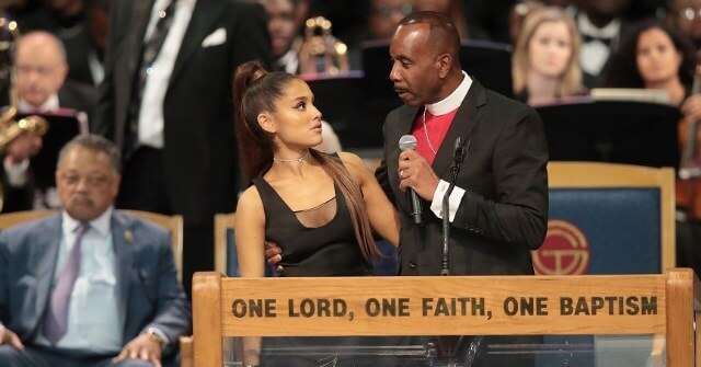 Luego de haber “toqueteado” a Ariana Grande, Obispo emite disculpas