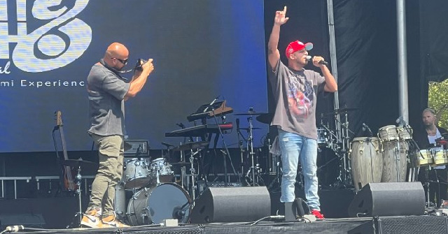 Jalil López canta en la famosa calle de Miami, Calle 8