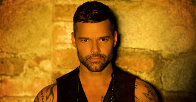 ¡Para comérselo! Ricky Martin posa con poca ropa (+FOTO)